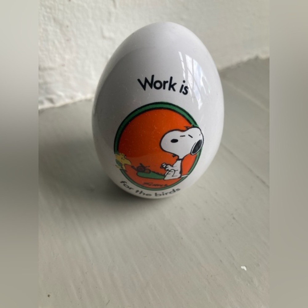 Peanuts SNOOPY Ceramic EGG "WORK IS FOR THE BIRDS"  1965